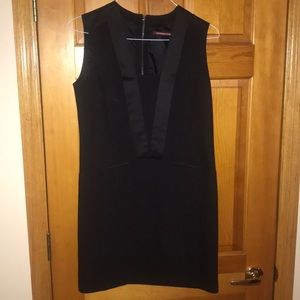Black sleeveless dress for cocktail receptions
